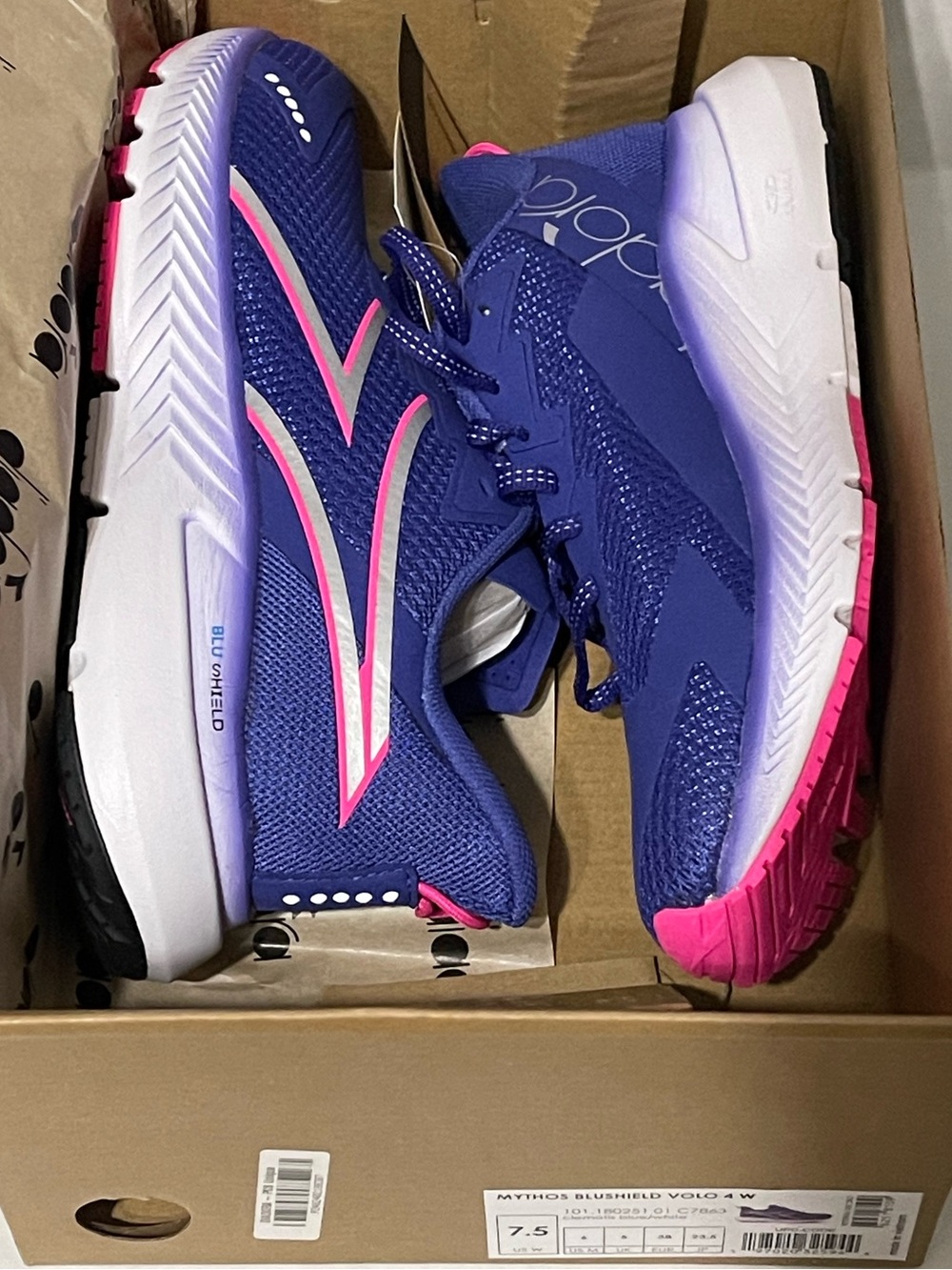 Diadora Mythos Blushield Volo 4 - Women’s 7.5 - Clematis Blue/White - NIB